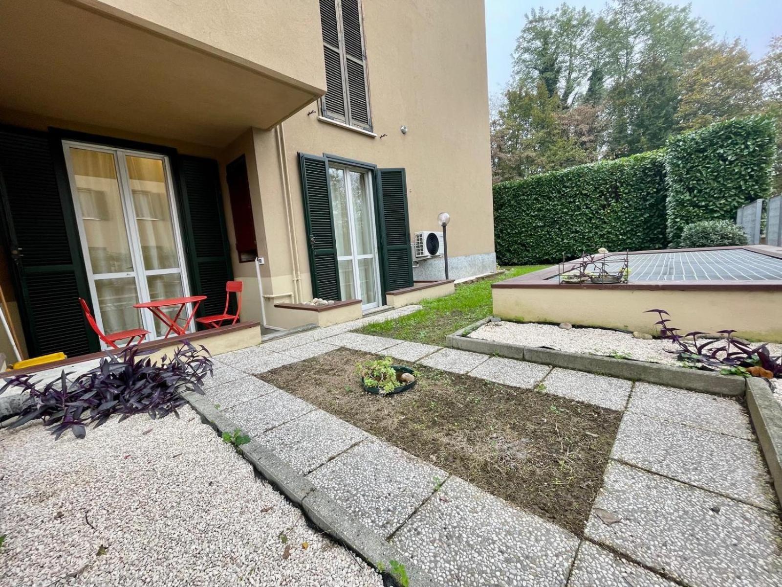33 Borgo Ticino Lux Free Parking & Private Garden Apartment Pavia Exterior photo